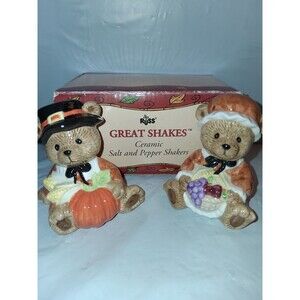 RUSS Thanksgiving Pilgrim Bear Salt And Pepper Shaker Set